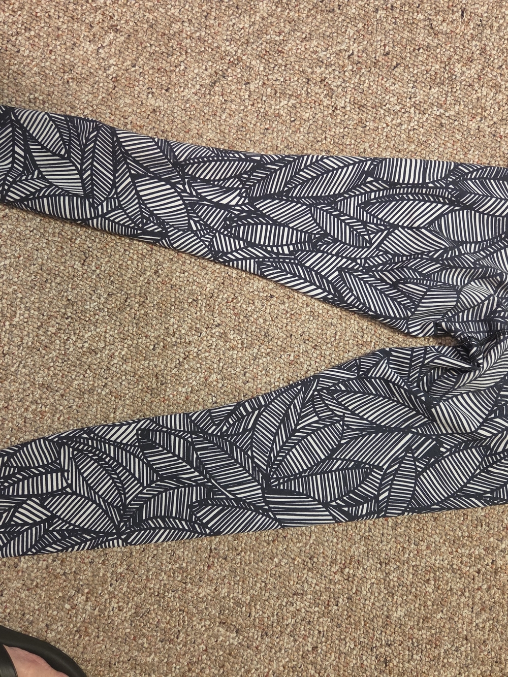 Womens Vintage Lululemon Navy & White Patterned Leggings